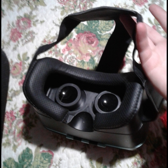 VR headset - Picture 2 of 4